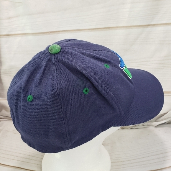 Vintage Old Time Hockey Hartford Whalers Flex Fit Baseball Hat Blue Green NHL - Picture 3 of 11